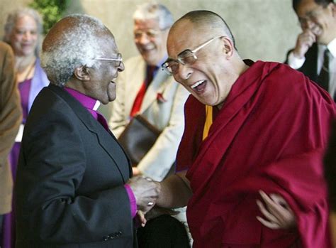 Desmond Tutu and Dalai Lama laughing. | People laughing | Pinterest ...