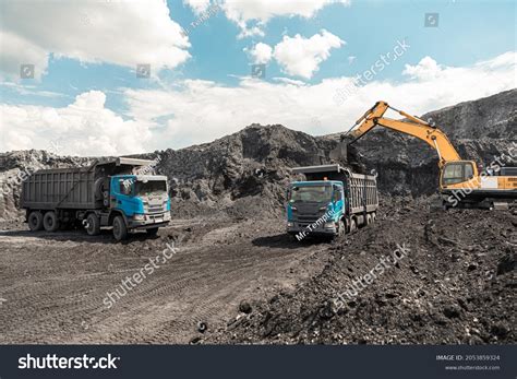 Large Quarry Dump Truck Loading Rock Stock Photo 2053859324 | Shutterstock