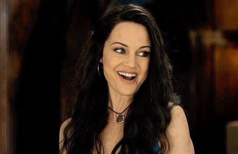 Carla Gugino as Olivia Crain in The Haunting of Hill House | Carla gugino, House on a hill ...