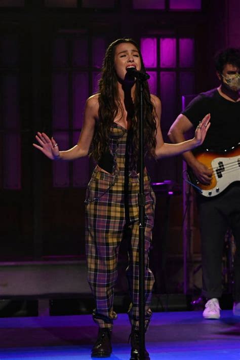 Olivia Rodrigo's Plaid Set For SNL "Good 4 U" Performance Divas, Vision ...