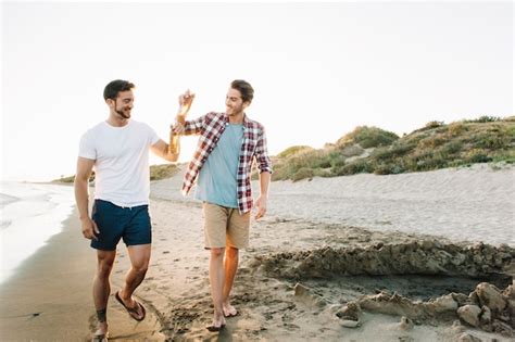 Free Photo | Two friends walking at the beach