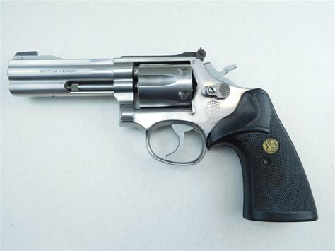 SMITH &WESSON , MODEL: 617 , CALIBER: 22 LR - Switzer's Auction ...