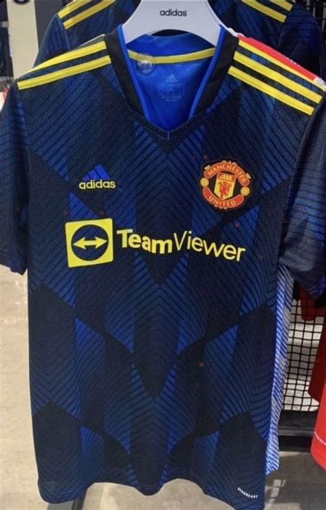 Unreleased Manchester United 2021/22 third kit spotted in shops