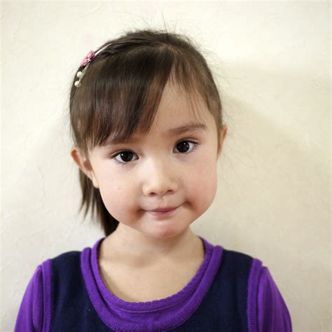 File:Little girl brown hair.jpg - Wikimedia Commons