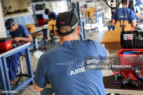 920 Production At The Airbus Factory In Toulouse Stock Photos, High-Res ...