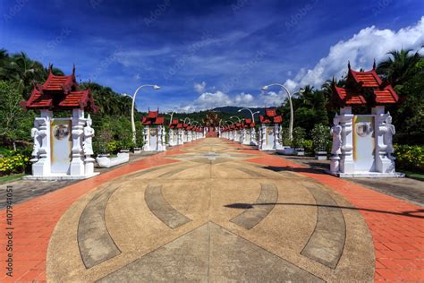 Royal Flora Ratchaphruek, shot with polarizing filter / Royal Flora ...