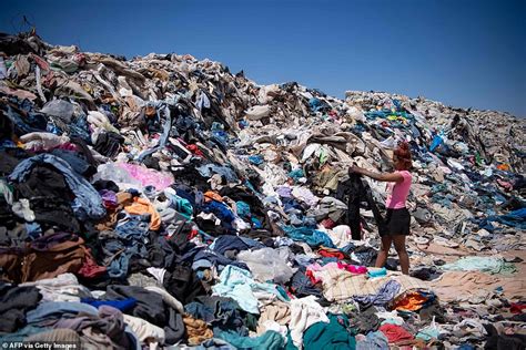 The fast-fashion waste mountain: Gigantic pile of clothes looms over desert in Chile | Daily ...