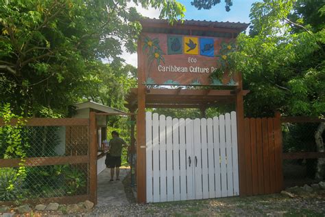 Eco Caribbean Culture Park - Roatan (1.0 mile; d=1.40) - dwhike