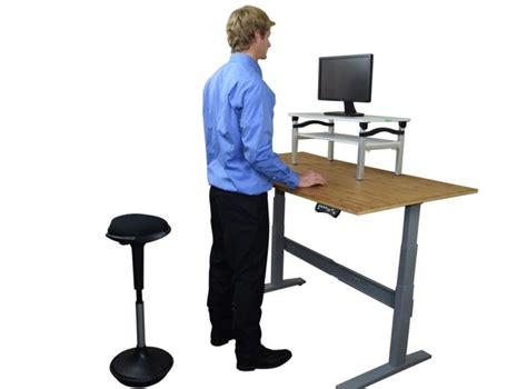 Wobble Stool: A Wobbling Ergonomic Office Stool To Sit or Lean