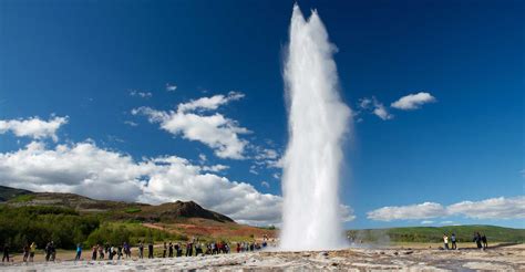 Northern Lights Adventure | Deluxe Iceland