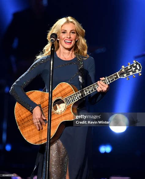 Faith Hill performs onstage during the "Soul2Soul" World Tour at ...