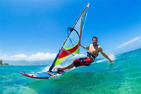 Paddleboard s plachtou: Jak na windsurfing na SUP-e [Návod] - Muziker