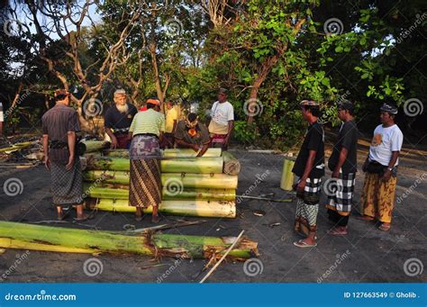 Prepare a Procession of Ngaben Editorial Stock Image - Image of procession, beach: 127663549