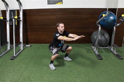 Ditch the Dumbbells: 25 Bodyweight Squat Variations | Chuze Fitness