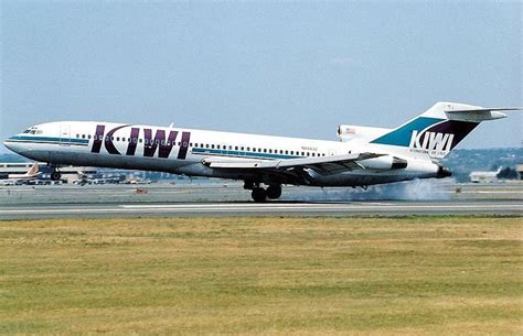 A Boeing 727-200 of Kiwi landing at Newark International Airport (1994 ...