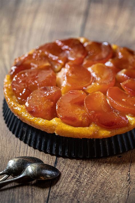 Tarte Tatin traditionnelle, recette facile aux pommes fondantes.