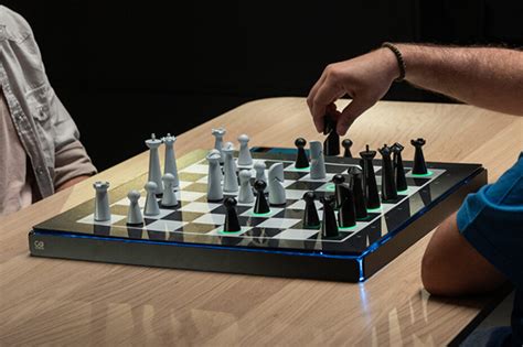 GoChess Is a Self-Moving Chess Board and Learning Tool | HiConsumption