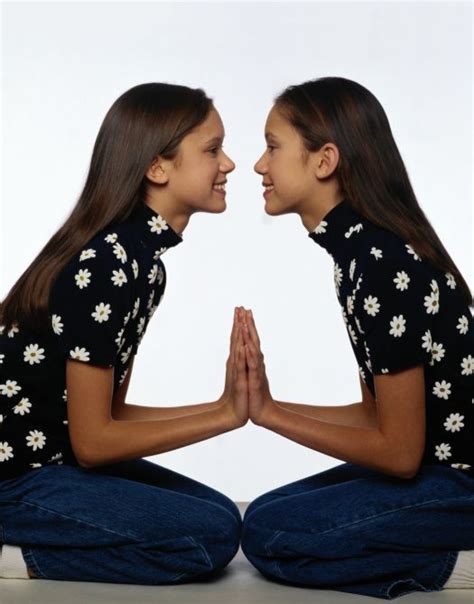 What Are the Differences Between Mirror Twins and Identical Twins ...