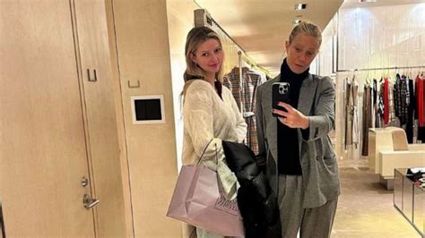 Gwyneth Paltrow poses with daughter Apple Martin while showing off ...