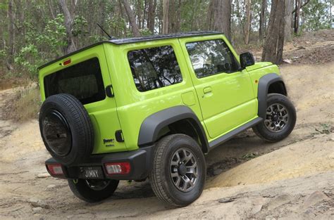 drivingandlife: SUZUKI JIMNY - A LITTLE OFF-ROADER, BIG ON ABILITY