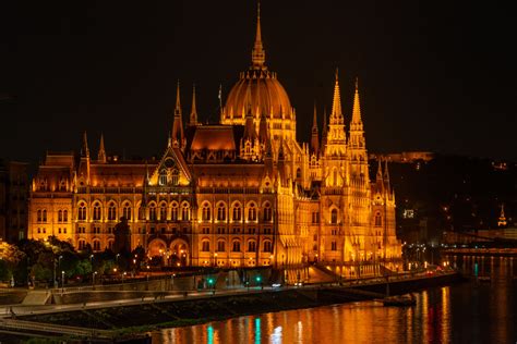 Illuminated Buda Castle at Night · Free Stock Photo