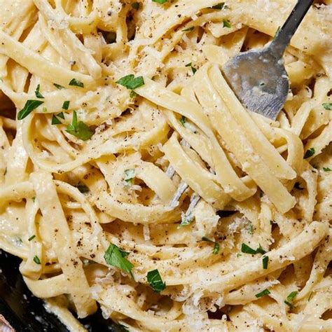 Copycat Olive Garden Fettuccine Alfredo - 5* trending recipes with videos