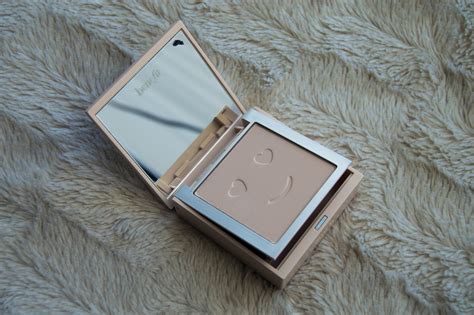 Benefit Hello Happy Velvet Powder Foundation Review | Mattify And Perfect Your Face For Everyday ...