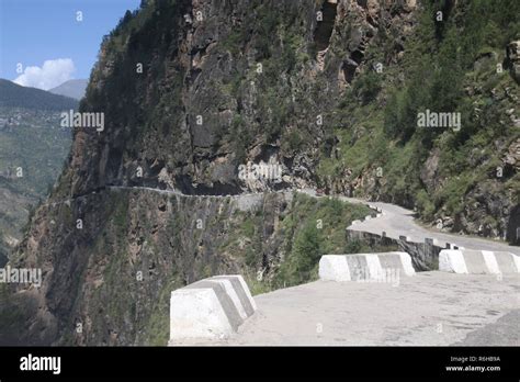 Treacherous mountain roads in Kinnaur, Himachal Pradesh, India Stock Photo - Alamy