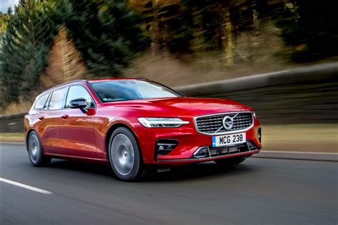 Volvo V60 R-Design T5 petrol (2019) | Reviews | Complete Car