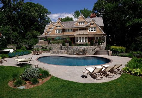 The Do’s and Don’ts of Pool Landscaping | Shoreline Pools