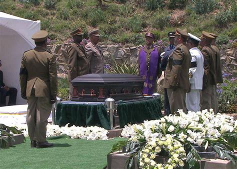 In pictures: Nelson Mandela laid to rest after private funeral - The Globe and Mail