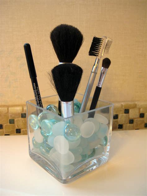 Delightful DIY: Fantastic Makeup Brush Organizer