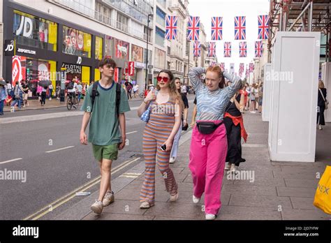 Oxford STreet shopping Stock Photo - Alamy