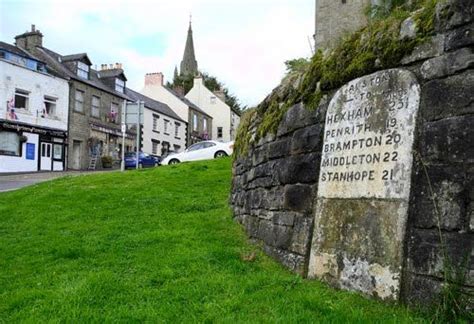 Photos Alston - Online hotel reservation | Old road signs, England ...