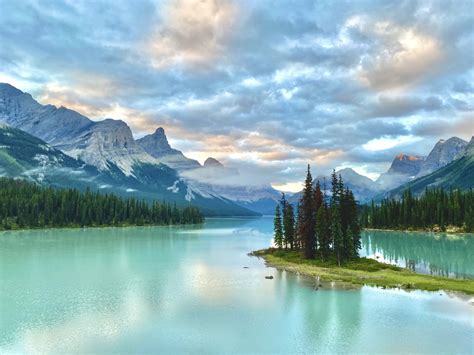 How to Plan the Perfect Trip to Jasper National Park - The Holistic Backpacker