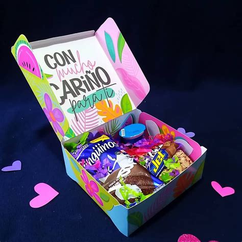 Aprovecha y regalale lo mejor a Mamá 😍 en su día. Tenemos diferentes combos de dulces... Desliza ...