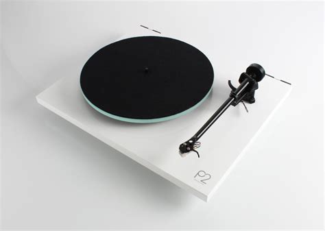 Rega Planar 2 Turntable with RB220 Tonearm and Carbon Cartridge | Galen Carol Audio | Galen ...