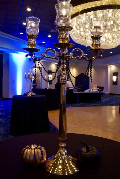 Fantasyland Hotel - Venue - Edmonton - Weddinghero.ca