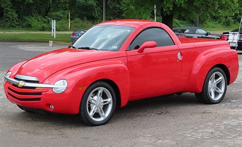 File:2004 Chevrolet SSR, front left, 07-02-2023.jpg - Wikimedia Commons