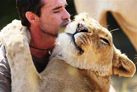 25 Incredible Photos Showing The Friendship Between Humans And Animals | Funzug.com