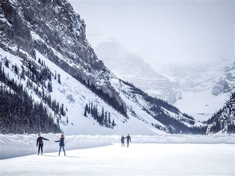 A Detailed Guide to Visiting Lake Louise in Winter » Savoteur