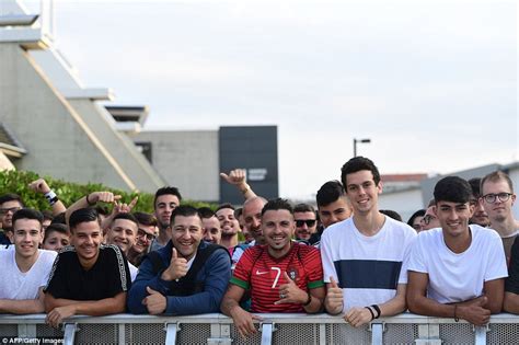 Juventus fans gathered for unveiling of Cristiano Ronaldo | Daily Mail Online