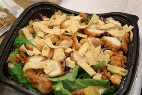 Making healthier eating out choices with Chick-fil-A new premium salads! #FreshMade