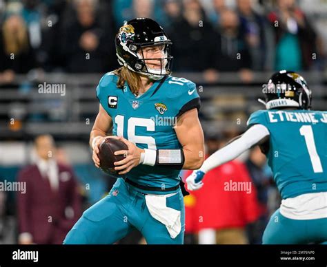 Jacksonville, FL, USA. 7th Jan, 2023. Jacksonville Jaguars quarterback ...