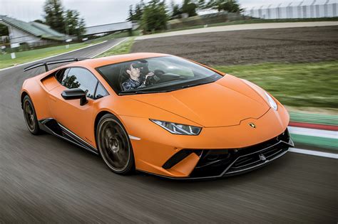 Lamborghini Huracan Performante 2017 review | Autocar