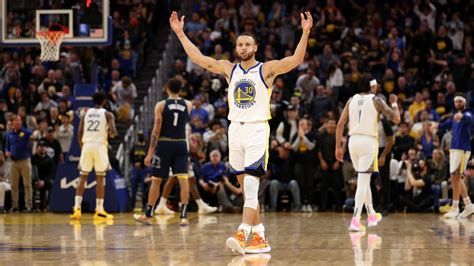 Steph Curry makes history as Warriors stage late comeback to beat the ...