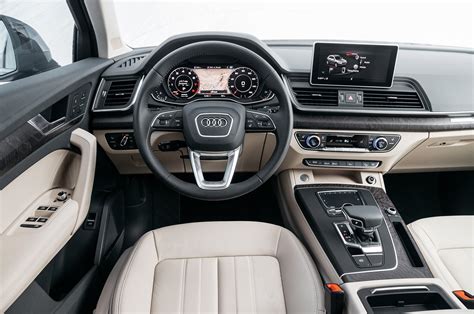 2018 Audi Q5 interior drivers side - Motor Trend en Español