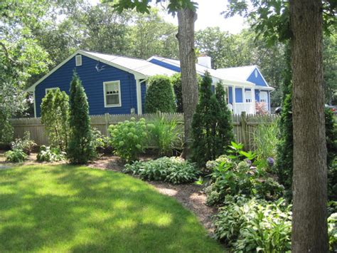 Cape Cod house - Traditional - Landscape - Boston - by Enchanted Gardens