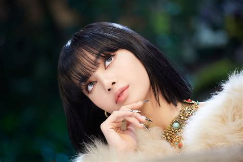 8-BLACKPINK-Lisa-Behind-The-Scenes-How-You-Like-That-From-Naver