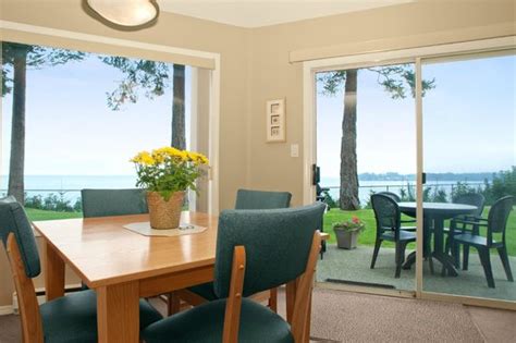 Madrona Beach Resort - UPDATED 2018 Prices, Reviews & Photos (Parksville, Vancouver Island ...